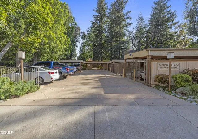 Photo 3 of Condo for sale at 22330 Victory Blvd #401, Woodland Hills, CA 91367 | MLS# P1-29055 | Listing updated on 2026-10-02