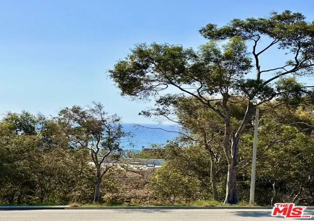 Photo 3 of Townhouse for sale at 23901 Civic Ctr Way #B110, Malibu, CA 90265 | MLS# 26995409 | Listing updated on 2026-10-09