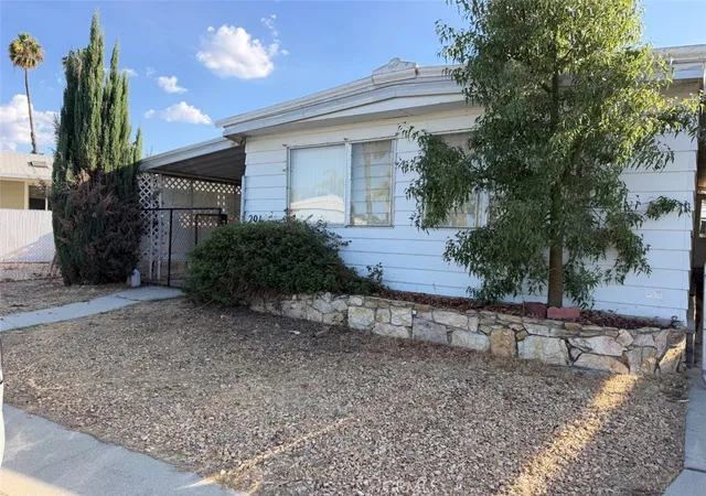 Photo 1 of Sale Pending at 201 San Mateo Dr, Hemet, CA 92543 | MLS# CV26213982 | Listing updated on 2026-10-27