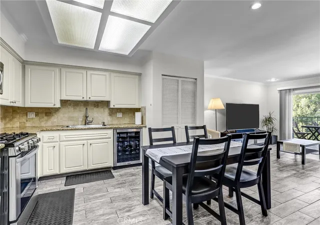 Photo 1 of Sale Pending at 500 Jackson Pl #302, Glendale, CA 91206 | MLS# SR26212425 | Listing updated on 2026-10-11