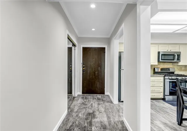 Photo 3 of Sale Pending at 500 Jackson Pl #302, Glendale, CA 91206 | MLS# SR26212425 | Listing updated on 2026-10-11