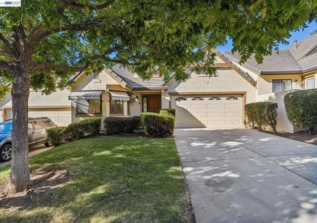 Photo 2 of Sale Pending at 7673 Helmsdale Dr, San Jose, CA 95135 | MLS# 41149972 | Listing updated on 2026-10-03