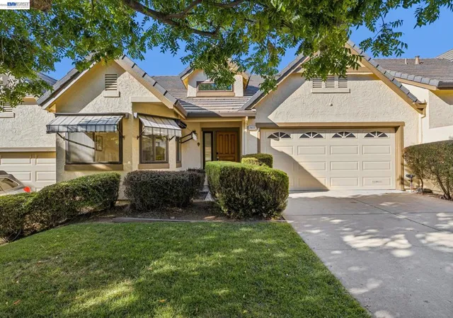 Photo 3 of Sale Pending at 7673 Helmsdale Dr, San Jose, CA 95135 | MLS# 41149972 | Listing updated on 2026-10-03