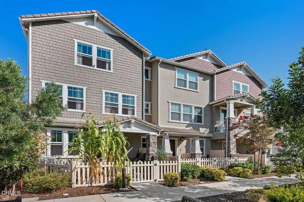 Listing Photo 1 - Condo for sale in 525 Coconut Ln located at 525 Coconut Ln, Fillmore, CA 93015 - Unit 525 Coconut Ln