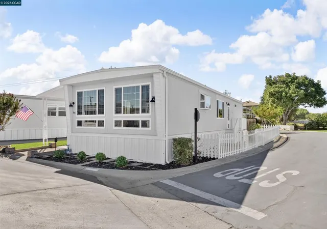 Photo 3 of Manufactured home for sale at 61 Oneida St, Oakley, CA 94561 | MLS# 41149992 | Listing updated on 2026-10-08