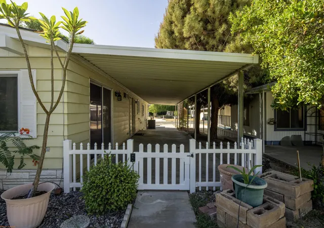 Photo 2 of Manufactured home for sale at 146 Lincoln Downs St, Rancho Mirage, CA 92270 | MLS# 219153590DA | Listing updated on 2026-10-01