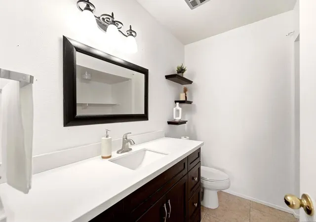 Listing Photo 5 - Condo for sale in building located at 3330 Fairlomas Rd, National City, CA 91950