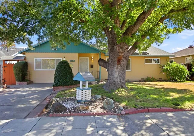 Photo 2 of Sale Pending at 894 Hazelnut Ct, Sunnyvale, CA 94087 | MLS# ML82062775 | Listing updated on 2026-10-08