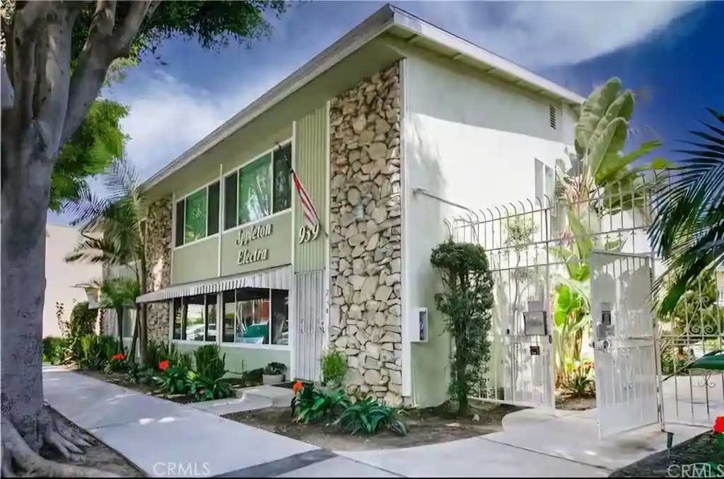 Photo 1 of Sale Pending at 939 E Appleton #2, Long Beach, CA 90802 | MLS# IN26214097 | Listing updated on 2026-10-24
