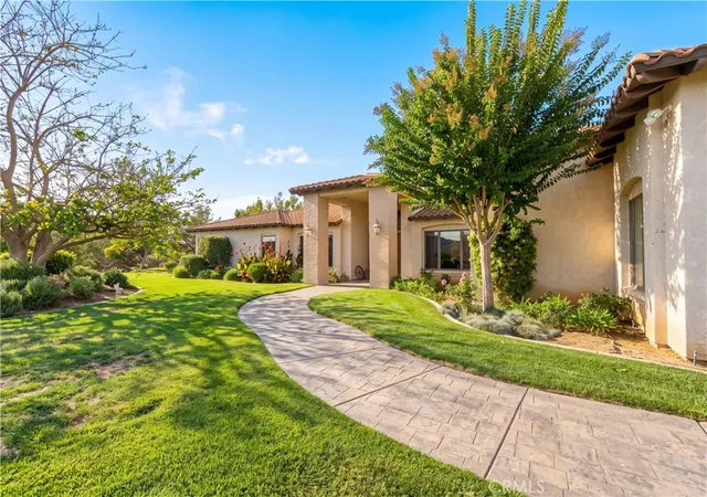 Single family home for sale at 29317 Integrity Ct, Vista, CA 92084 | MLS# SW26214260