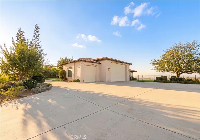 Photo 3 of Single family home for sale at 29317 Integrity Ct, Vista, CA 92084 | MLS# SW26214260 | Listing updated on 2026-10-10