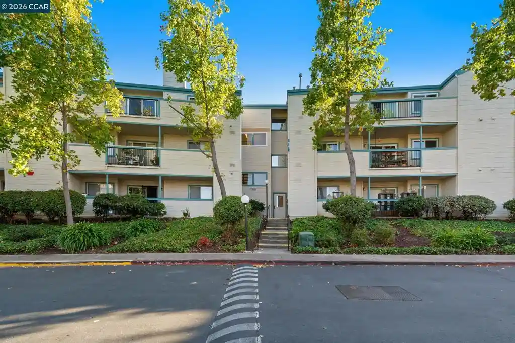 Listing Photo 2 - Condo for sale in 1430 Bel Air Dr located at 1430 Bel Air Dr, Concord, CA 94521 - Unit #307