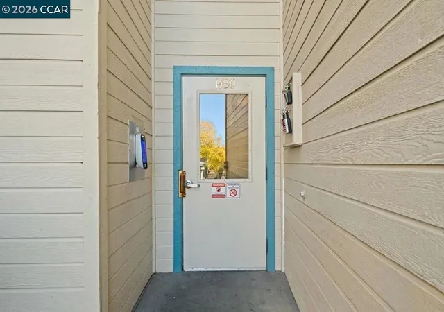 Listing Photo 5 - Condo for sale in building located at 1430 Bel Air Dr, Concord, CA 94521 - Unit #307