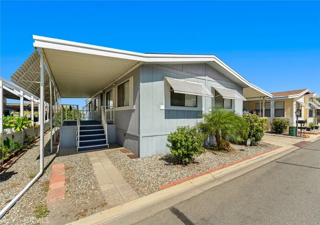 Photo 3 of Manufactured home for sale at 5001 W Florida #748, Hemet, CA 92545 | MLS# SW26214202 | Listing updated on 2026-10-08