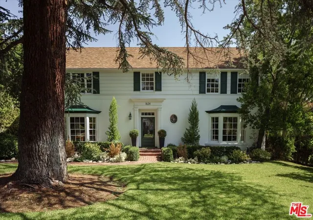 Photo 2 of Single family home for sale at 1624 Hillcrest Ave, Glendale, CA 91202 | MLS# 26995171 | Listing updated on 2026-10-09