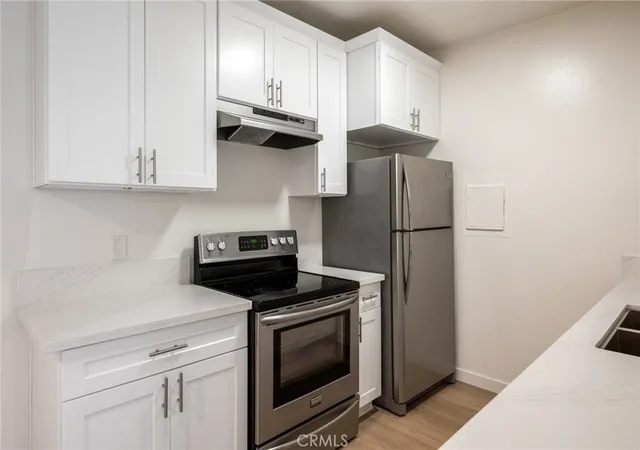 Listing Photo 5 - Condo for sale in building located at 1707 Pacific Coast Hwy, Hermosa Beach, CA 90254 - Unit #413