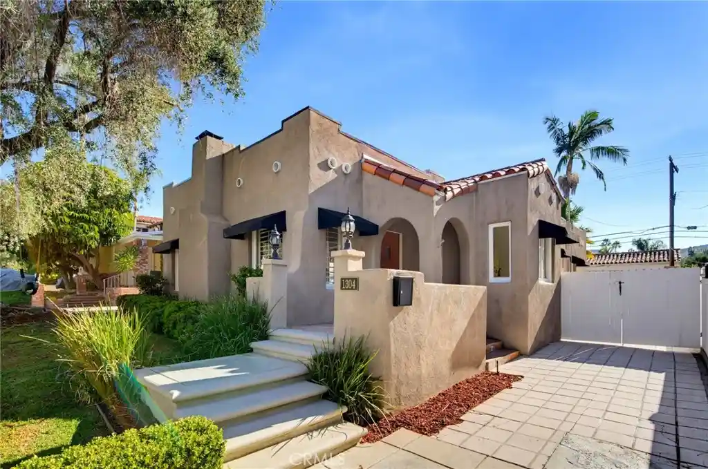 Single family home for sale at 1304 Carmen Dr, Glendale, CA 91207 | MLS# BB26213336