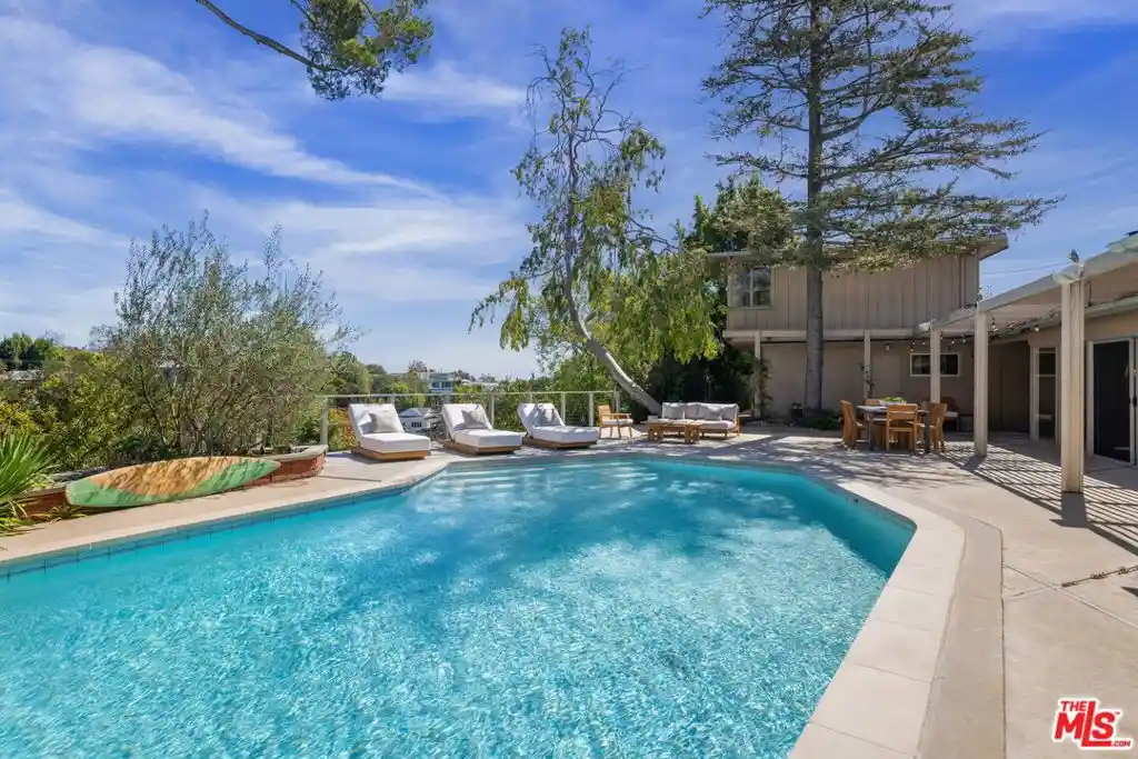Photo 1 of Single family home for sale at 600 Hanley Pl, Los Angeles, CA 90049 | MLS# 26995217 | Listing updated on 2026-10-27