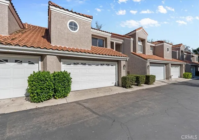 Listing Photo 1 - Condo for sale in building located at 5961 Paseo Encantada, Camarillo, CA 93012