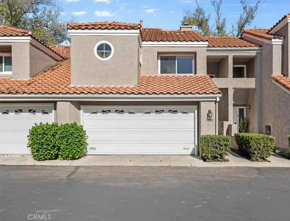 Listing Photo 2 - Condo for sale in 5961 Paseo Encantada located at 5961 Paseo Encantada, Camarillo, CA 93012 - Unit 5961 Paseo Encantada