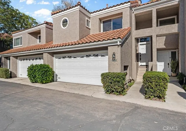 Listing Photo 3 - Condo for sale in building located at 5961 Paseo Encantada, Camarillo, CA 93012