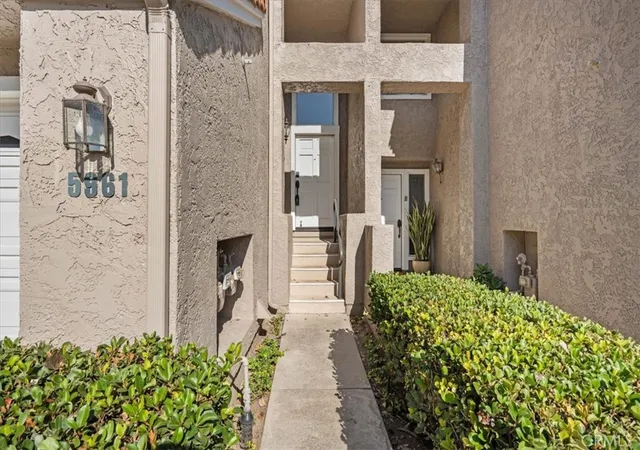 Listing Photo 4 - Condo for sale in building located at 5961 Paseo Encantada, Camarillo, CA 93012