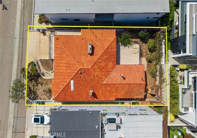 Photo 3 of Single family home for sale at 725 24th Street, Hermosa Beach, CA 90254 | MLS# SB26213752 | Listing updated on 2026-10-11