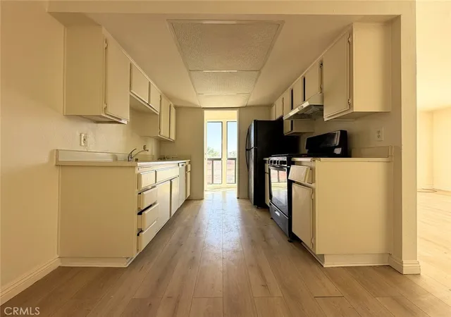 Listing Photo 5 - Condo for sale in building located at 2493 W Acacia Ave, Hemet, CA 92545