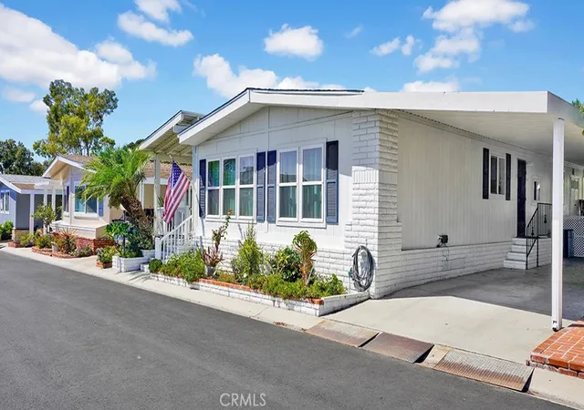 Photo 2 of Manufactured home for sale at 5200 Irvine Blvd #271, Irvine, CA 92620 | MLS# CV26214488 | Listing updated on 2026-10-05