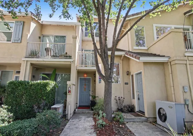 Photo 1 of Condo for sale at 583 Cityscape Pl, San Jose, CA 95136 | MLS# ML82063312 | Listing updated on 2026-10-12