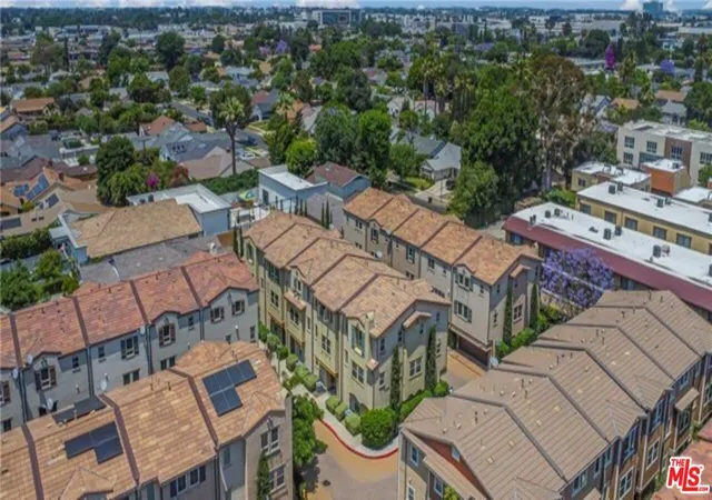 Photo 3 of Townhouse for sale at 14120 W Willow Ln, Van Nuys, CA 91405 | MLS# 26995849 | Listing updated on 2026-10-09