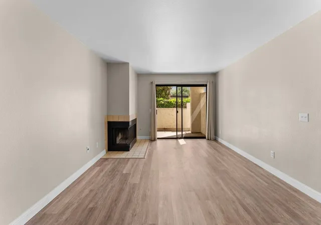 Listing Photo 5 - Condo for sale in building located at 2425 Cranston Dr, Escondido, CA 92025 - Unit #31