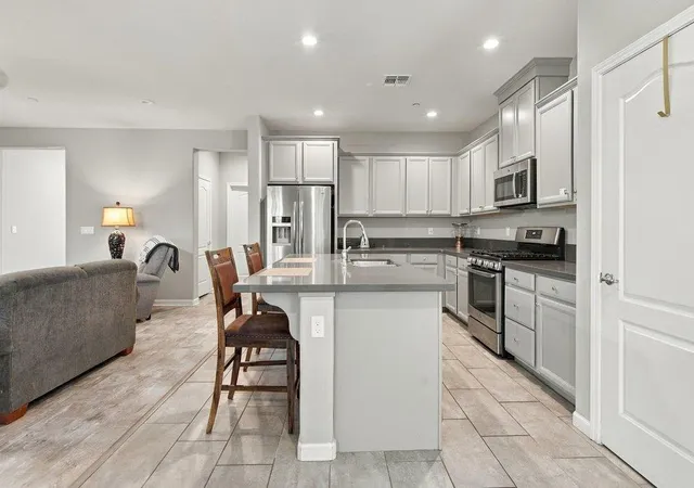Photo 1 of Single family home for sale at 863 Fritz Dr, Los Banos, CA 93635 | MLS# ML82063321 | Listing updated on 2026-10-04