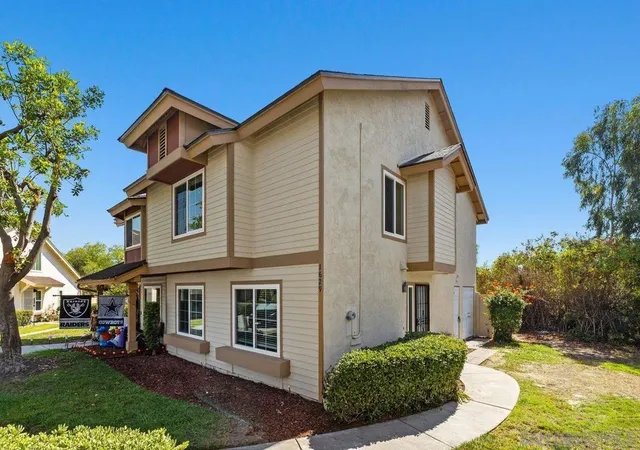 Townhouse for sale at 1629 Manzana, San Diego, CA 92139 | MLS# 260023972SD