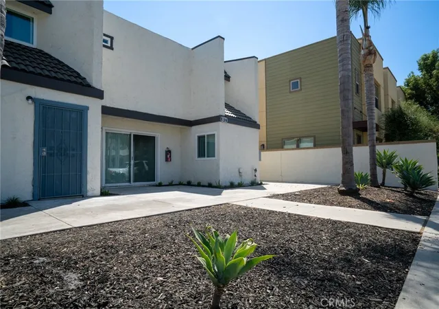 Photo 3 of Multi family home for sale at 812 E Santa Ana, Santa Ana, CA 92701 | MLS# NP26212458 | Listing updated on 2026-10-09