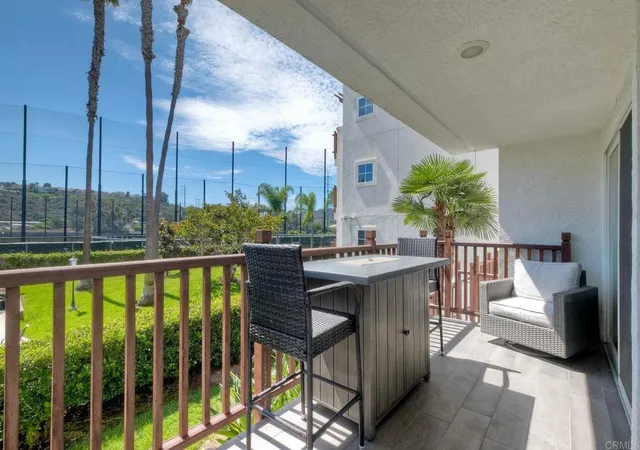 Listing Photo 2 - Condo for sale in building located at 2003 Costa Del Mar Rd, Carlsbad, CA 92009 - Unit #660