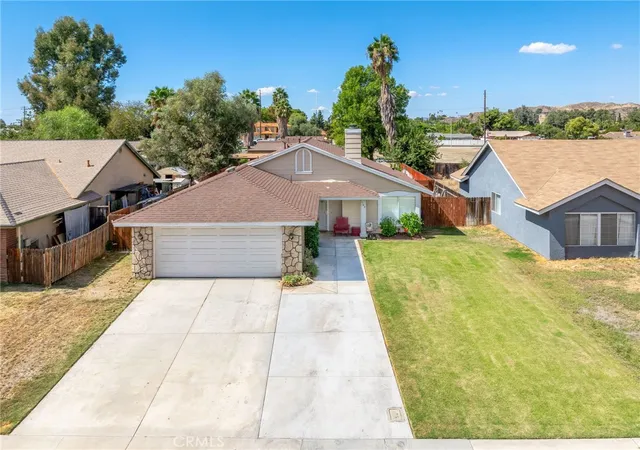 Photo 2 of Sale Pending at 165 Mosport St, Hemet, CA 92544 | MLS# SW26214624 | Listing updated on 2026-10-10