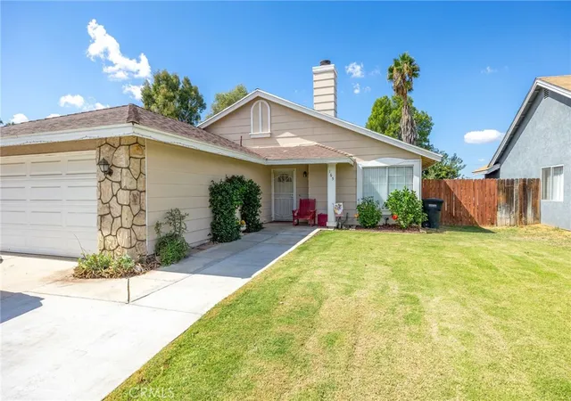 Photo 3 of Sale Pending at 165 Mosport St, Hemet, CA 92544 | MLS# SW26214624 | Listing updated on 2026-10-10