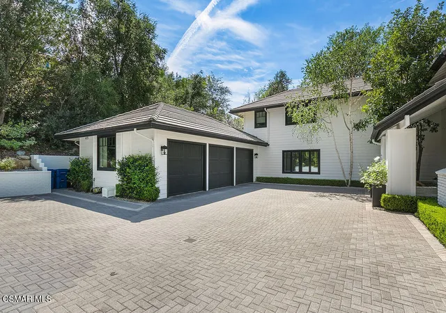 Photo 4 of Single family home for sale at 4188 Cresthaven Dr, Westlake Village, CA 91362 | MLS# 226004692 | Listing updated on 2026-10-09
