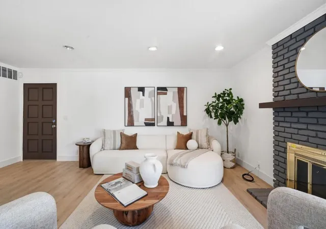 Photo 3 of Townhouse for sale at 7126 Clarendon St, San Jose, CA 95129 | MLS# ML82063327 | Listing updated on 2026-10-12