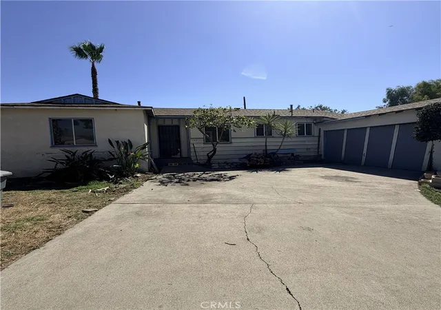 Single family home for sale at 106 Belhaven Pl, Claremont, CA 91711 | MLS# CV26214622