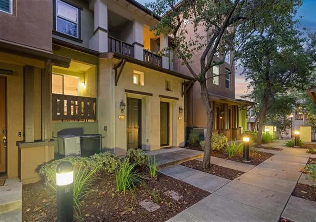 Photo 3 of Townhouse for sale at 685 Modern Ice Dr, San Jose, CA 95112 | MLS# ML82063330 | Listing updated on 2026-10-05