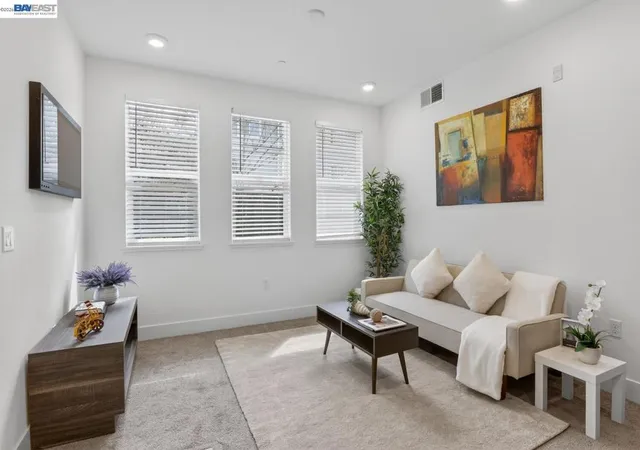 Condo for sale at 411 Rhythm Ln, Hayward, CA 94544 | MLS# 41150082