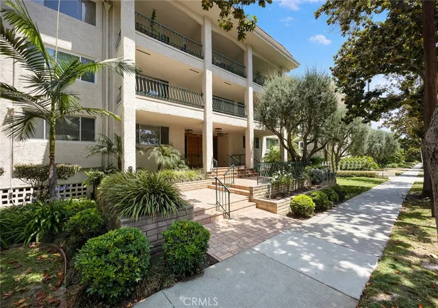 Photo 3 of Condo for sale at 420 S Madison Ave #301, Pasadena, CA 91101 | MLS# AR26213896 | Listing updated on 2026-10-05