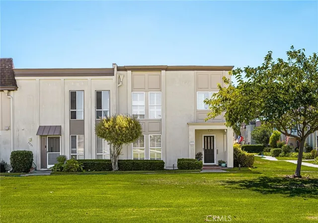 Photo 1 of Sale Pending at 9921 Barranca Cir, Huntington Beach, CA 92646 | MLS# OC26212424 | Listing updated on 2026-10-11