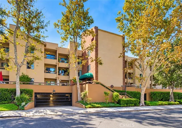 Condo for sale at 460 Oak St #215, Glendale, CA 91204 | MLS# BB26211412