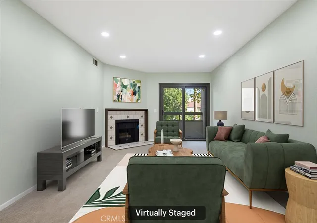 Listing Photo 1 - Condo for sale in building located at 460 Oak St, Glendale, CA 91204 - Unit #215