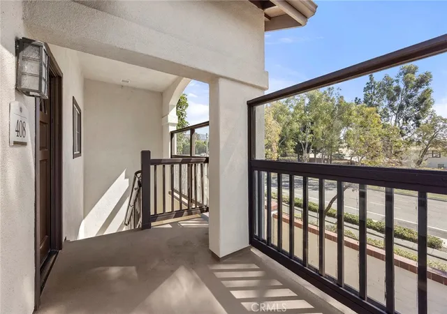 Listing Photo 2 - Condo for sale in building located at 2960 Champion, Tustin, CA 92782 - Unit #408