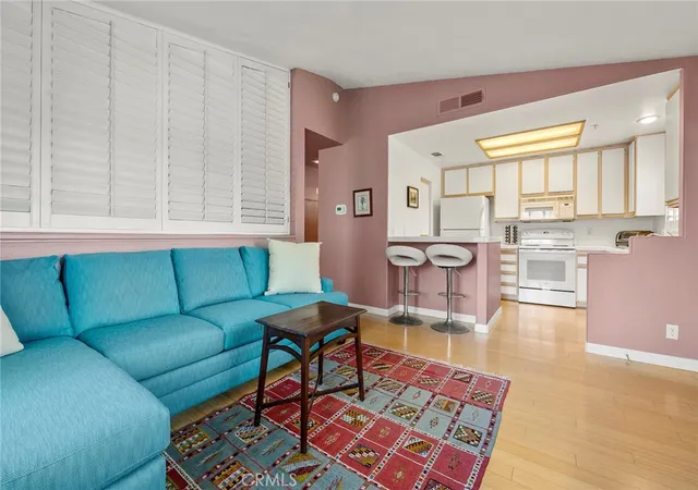 Listing Photo 5 - Condo for sale in building located at 2960 Champion, Tustin, CA 92782 - Unit #408