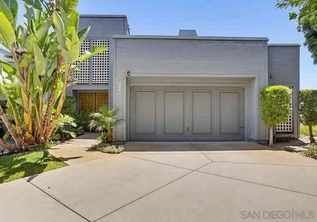 Photo 2 of Sale Pending at 803 Spindrift Dr, Del Mar, CA 92014 | MLS# 260024005SD | Listing updated on 2026-10-06